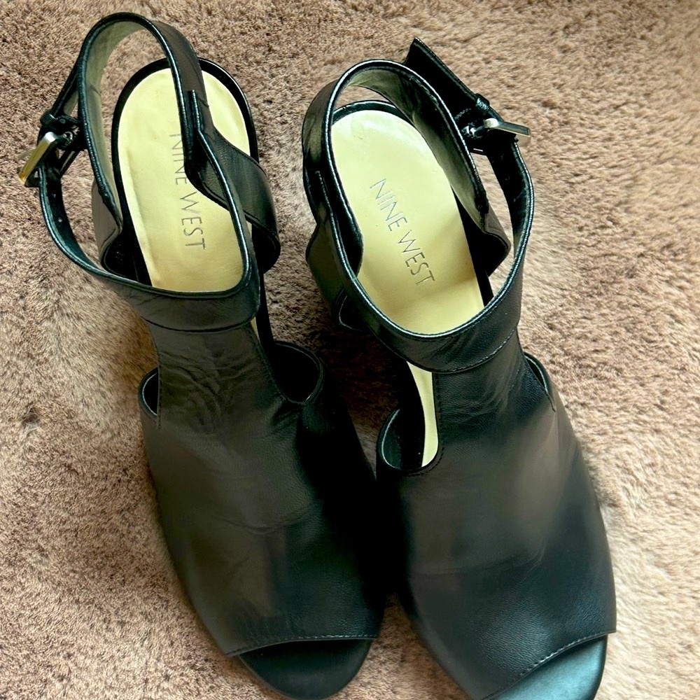 Nine West Black Sandals with Open Toe and Ankle Strap